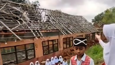 Sekolah Ambruk di Tasikmalaya