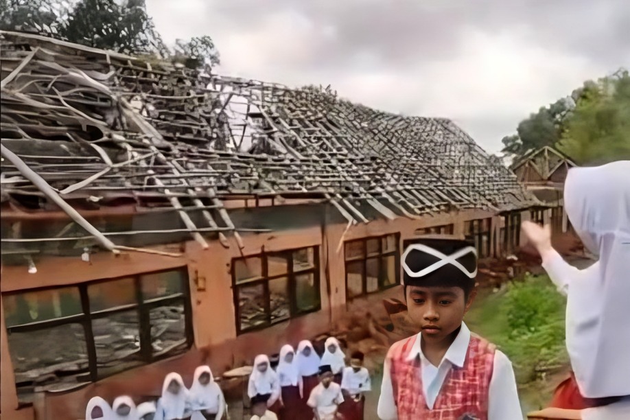 Sekolah Ambruk di Tasikmalaya