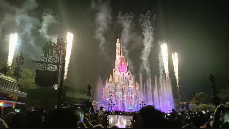 Pesta Kembang Api Disneyland Hong Kong