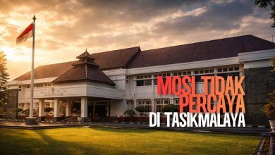 Aksi kritik publik dan spanduk mosi tidak percaya terhadap Wali Kota Viman jelang satu tahun pemerintahan Kota Tasikmalaya