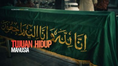 Ilustrasi perjalanan hidup manusia dari lahir dalam kekosongan, menjalani kehidupan penuh ambisi dunia, hingga kembali kepada Allah untuk mempertanggungjawabkan amalnya