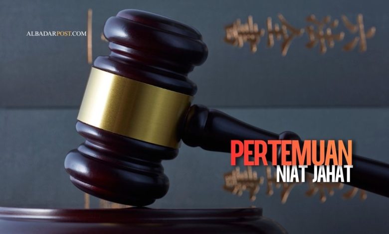 Ilustrasi kasus korupsi di lingkungan peradilan Indonesia yang melibatkan pertemuan niat jahat antara aparat hukum dan korporasi