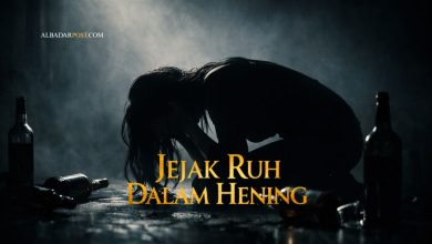 Siluet wanita bersujud menangis di ruang gelap dengan botol minuman keras sebagai simbol kesombongan dalam ibadah dan penyesalan dosa.