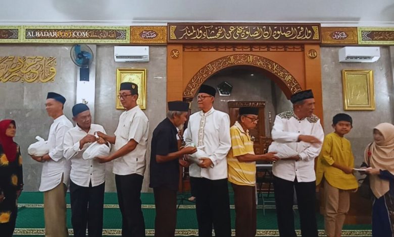 Santunan Masjid Rahmatullah BRP kepada kaum dhuafa dan fakir miskin menjelang Ramadhan di Tasikmalaya