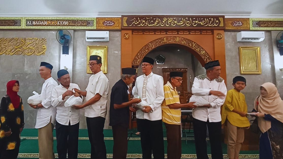 Santunan Masjid Rahmatullah BRP kepada kaum dhuafa dan fakir miskin menjelang Ramadhan di Tasikmalaya