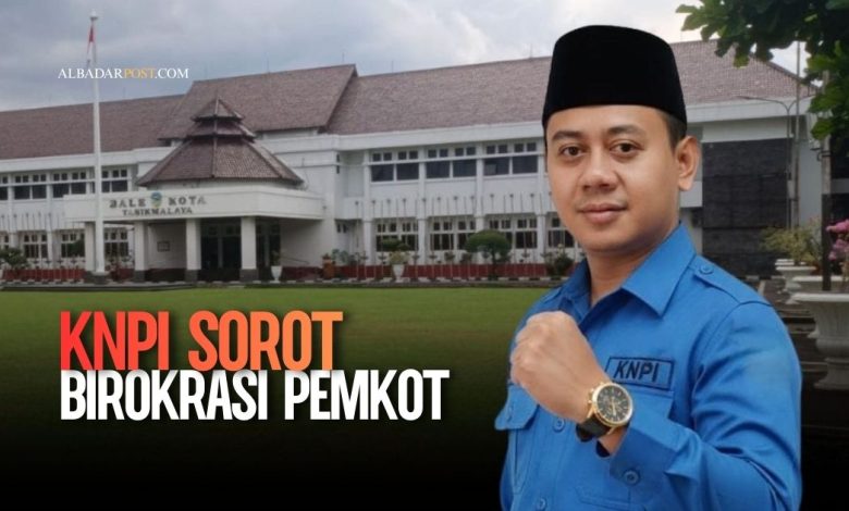 Ilustrasi Gedung Balai Kota Tasikmalaya dengan nuansa serius menggambarkan dinamika birokrasi dan kepemimpinan daerah.