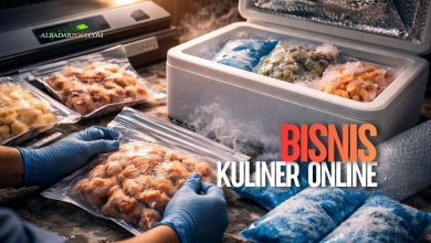 Proses packaging frozen food menggunakan vacuum sealer, ice gel, dan insulated box untuk pengiriman jarak jauh.