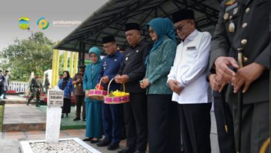 Upacara Peringatan KH Zaenal Mustafa ke-82 dihadiri Bupati, Forkopimda, dan pelajar dengan suasana khidmat.