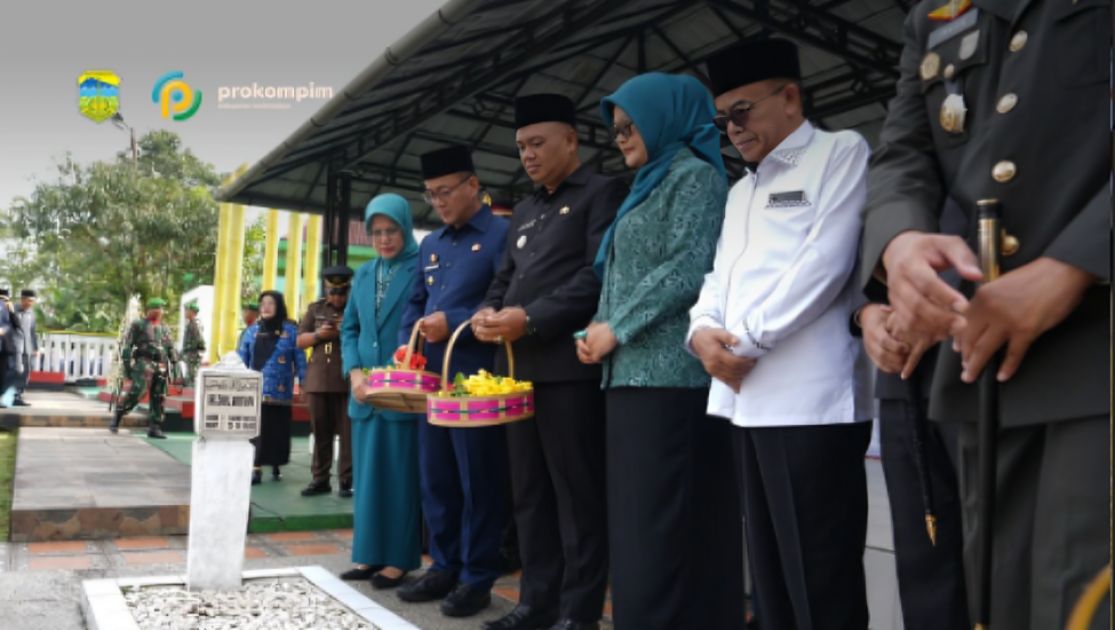 Upacara Peringatan KH Zaenal Mustafa ke-82 dihadiri Bupati, Forkopimda, dan pelajar dengan suasana khidmat.