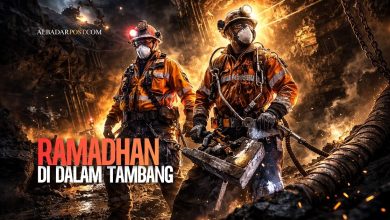 Pekerja tambang muslim tetap bekerja di lapangan berat saat Ramadhan dan mempertimbangkan tidak puasa kerja berat sesuai syariat Islam.