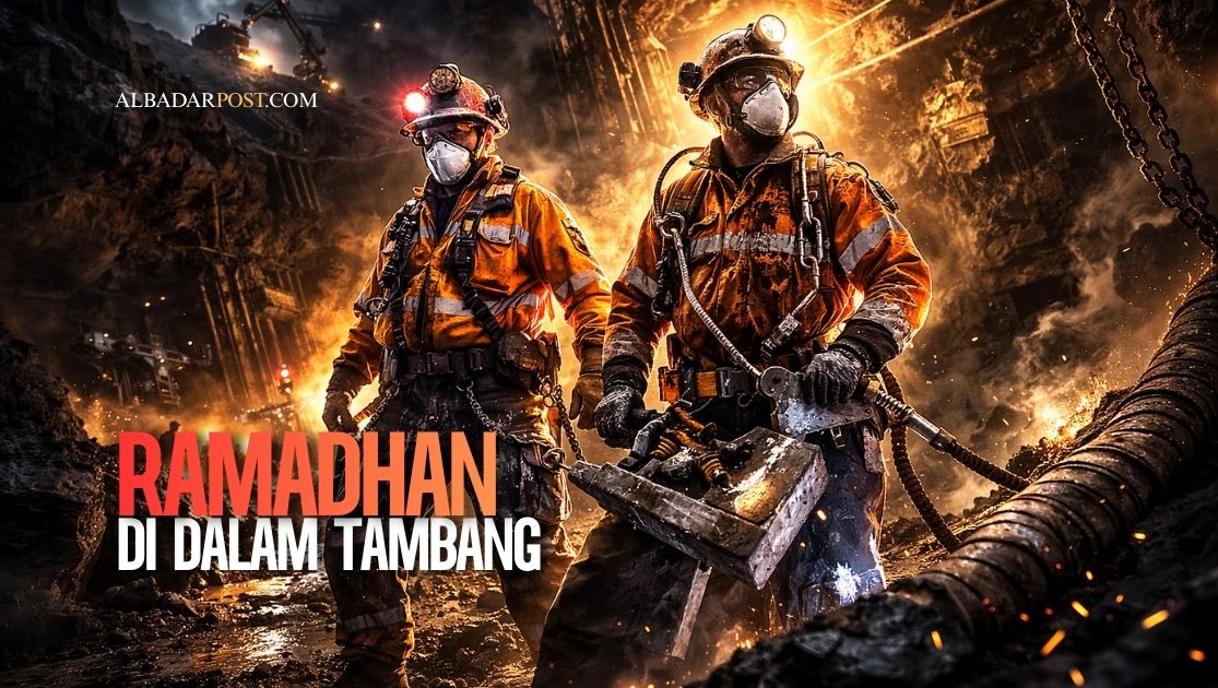 Pekerja tambang muslim tetap bekerja di lapangan berat saat Ramadhan dan mempertimbangkan tidak puasa kerja berat sesuai syariat Islam.