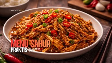 Menu sahur praktis 10 menit berupa nasi hangat, telur orak-arik, dan roti isi yang menggugah selera keluarga.