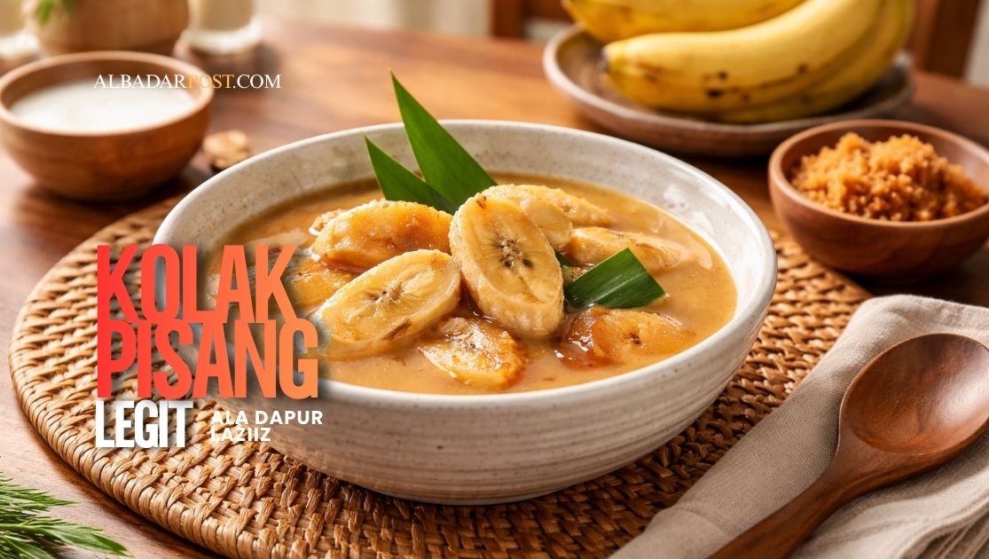 Kolak pisang santan legit dengan gula merah dan daun pandan dalam mangkuk saji hangat