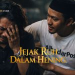 Ilustrasi seorang muslim bersedih lalu ditenangkan sahabat sebagai simbol persaudaraan Islam yang menguatkan