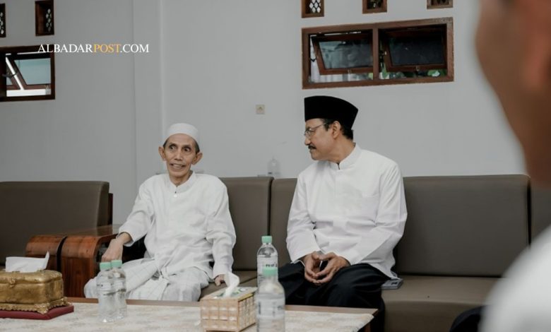 Menteri Sosial Gus Ipul silaturahmi dengan kiai dan pengasuh pesantren di kawasan Tapal Kuda Jawa Timur saat Lebaran