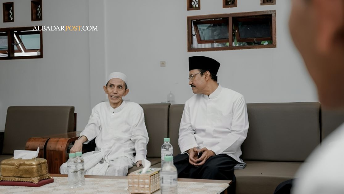 Menteri Sosial Gus Ipul silaturahmi dengan kiai dan pengasuh pesantren di kawasan Tapal Kuda Jawa Timur saat Lebaran