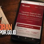 Warga Indonesia membuat pengaduan pelayanan publik melalui platform LAPOR.go.id untuk melaporkan masalah kepada pemerintah.