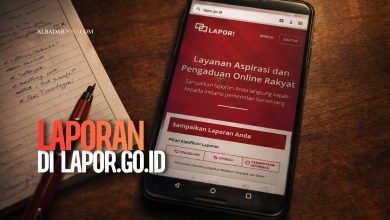Warga Indonesia membuat pengaduan pelayanan publik melalui platform LAPOR.go.id untuk melaporkan masalah kepada pemerintah.