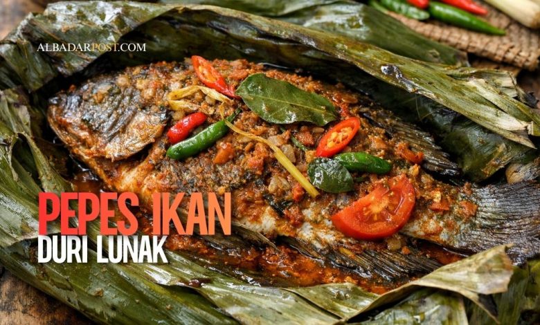 pepes ikan duri lunak dibungkus daun pisang dengan bumbu rempah tradisional