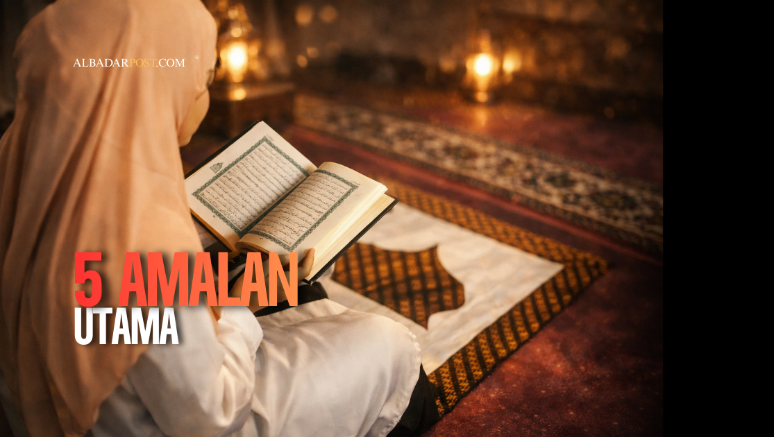 Jamaah Muslim membaca Al-Quran bersama di masjid pada malam Ramadhan sebagai bagian dari amalan Nuzulul Quran.