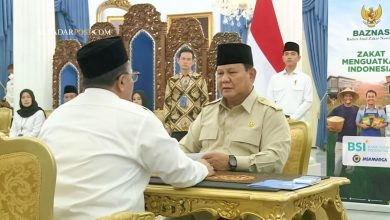 Presiden bersama para menteri menunaikan zakat melalui Baznas di Istana Negara pada bulan Ramadan