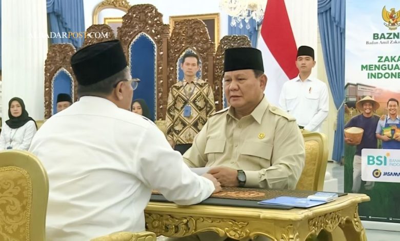 Presiden bersama para menteri menunaikan zakat melalui Baznas di Istana Negara pada bulan Ramadan
