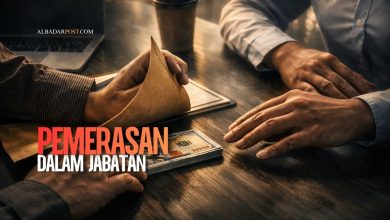 Ilustrasi tangan pejabat menerima uang secara tersembunyi sebagai simbol praktik pemerasan jabatan dalam pelayanan publik.