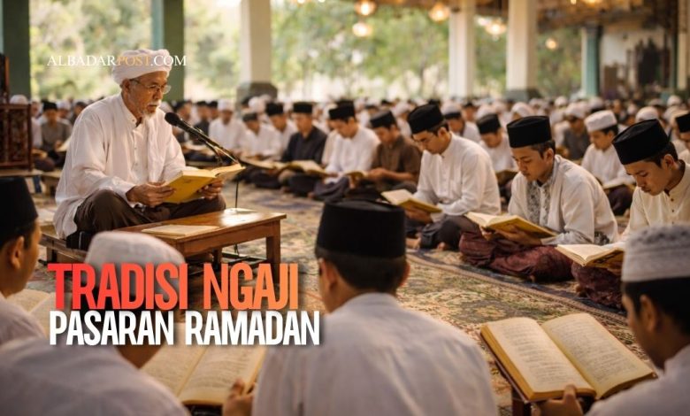 santri mengikuti ngaji pasaran kitab kuning di pesantren saat Ramadan