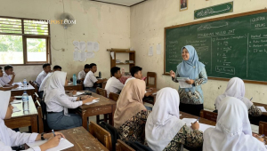 guru mengajar banyak pelajaran