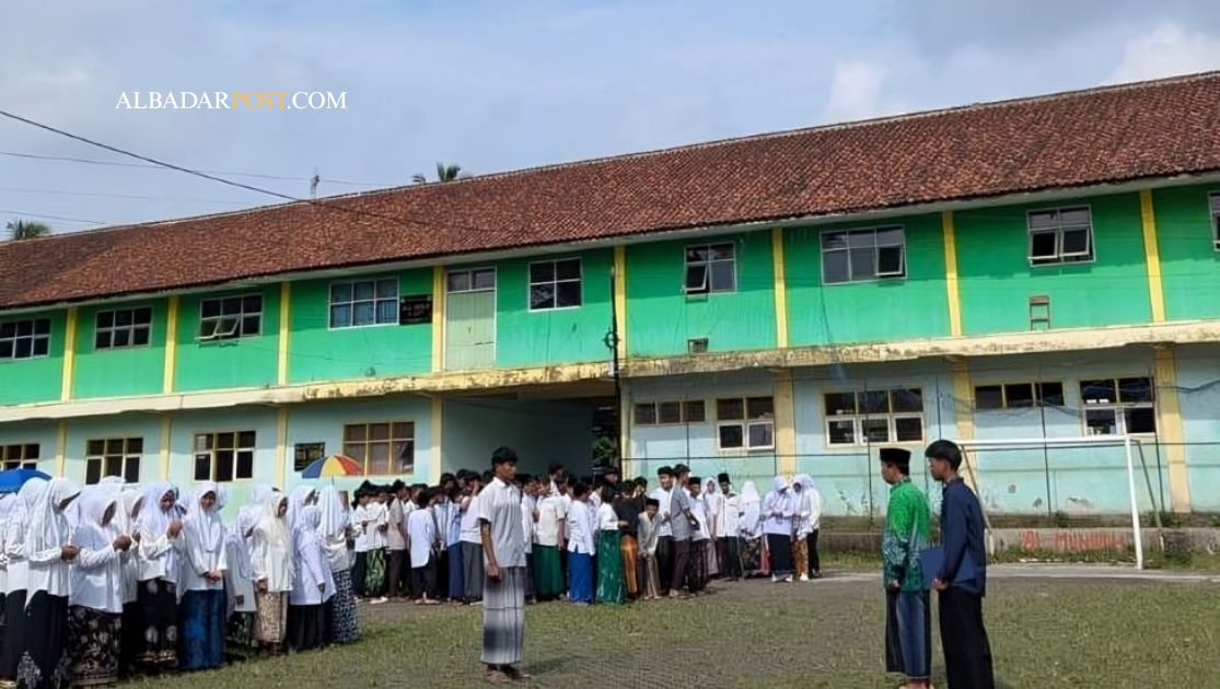 pesantren vs sekolah