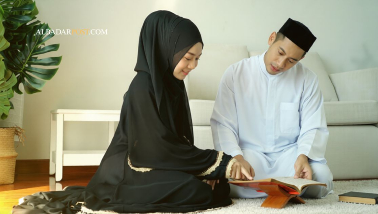 Ilustrasi suasana keluarga muslim damai dan harmonis sebagai gambaran hayatan thayyibah dalam QS An-Nahl ayat 97