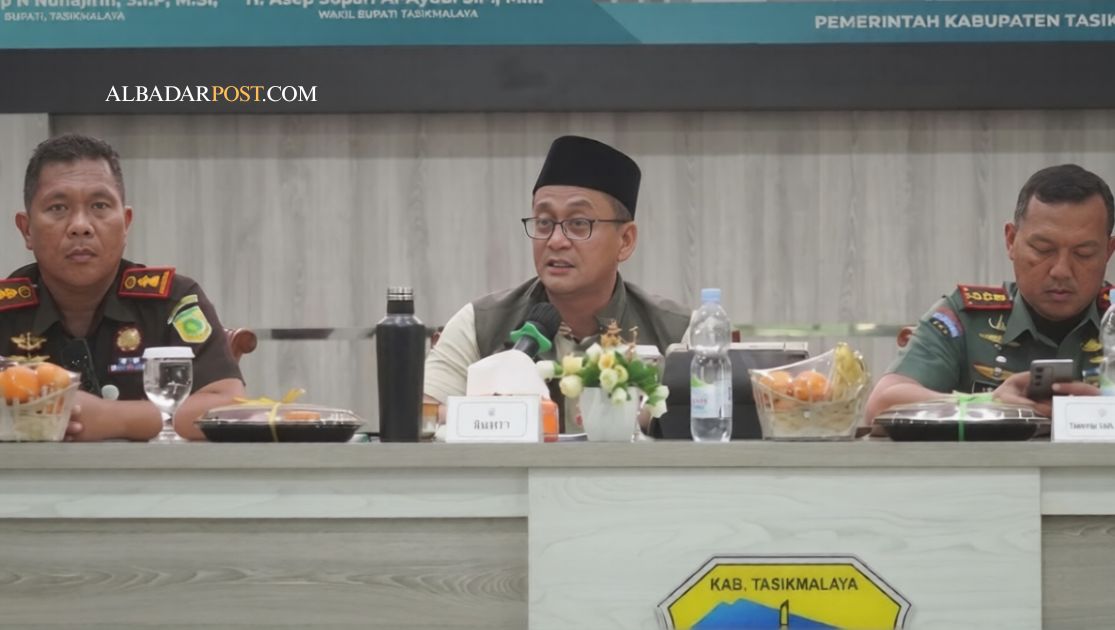 Bupati Tasikmalaya Cecep Nurul Yakin memimpin rapat MBG dengan pembentukan 7 satgas dan pengawasan dapur via CCTV real-time