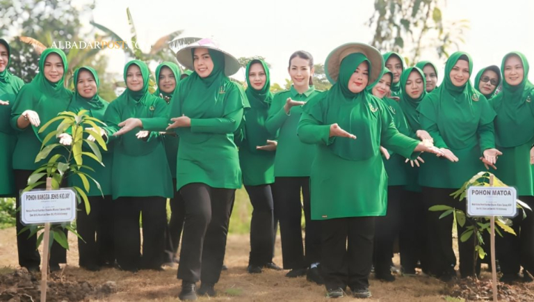 Persit tanam pohon saat HUT ke-80 dengan kegiatan penghijauan dan penanaman pohon buah untuk lingkungan dan ketahanan pangan