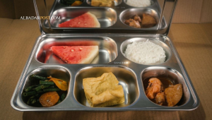 Distribusi makan bergizi gratis di sekolah dengan menu sehat untuk mendukung gizi anak Indonesia