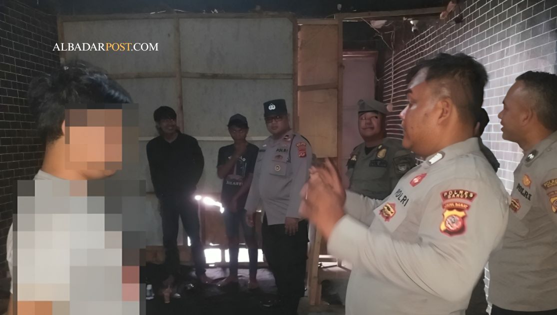 Polisi Banyuresmi menertibkan pelajar bolos di area nongkrong saat jam sekolah dan mengamankan kendaraan pelanggar