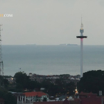 Kapal kargo melintas di Selat Malaka saat isu tarif Selat Malaka oleh Indonesia memicu perhatian global.