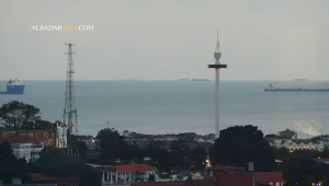 Kapal kargo melintas di Selat Malaka saat isu tarif Selat Malaka oleh Indonesia memicu perhatian global.