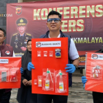 Penangkapan pasutri pengedar sabu di Tasikmalaya dengan barang bukti paket narkotika dan plastik klip.
