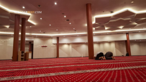 suasana masjid dengan nuansa renungan spiritual Islami.