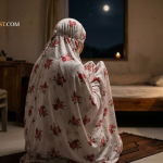 Ilustrasi seseorang berdoa dalam kesendirian saat malam hari dengan nuansa tenang dan penuh harapan