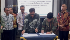 Bupati Tasikmalaya menandatangani kesepakatan pinjaman daerah untuk perbaikan 32 ruas jalan rusak di Kabupaten Tasikmalaya.