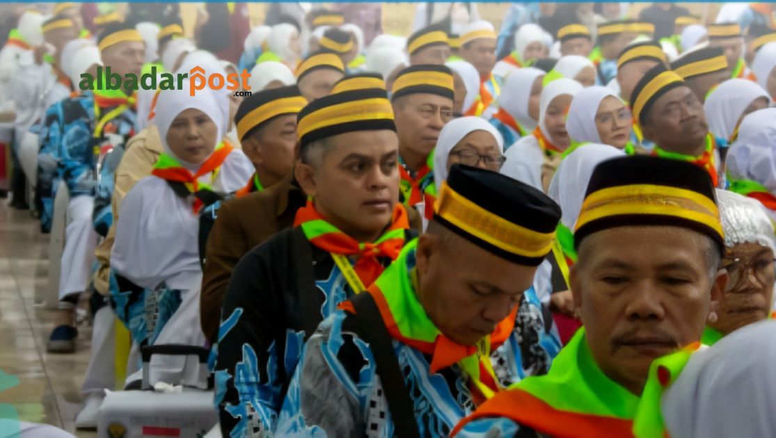 Suasana haru pelepasan jamaah haji Tasikmalaya di Gedung Dakwah Islamiyah, Selasa (5/5/2026).