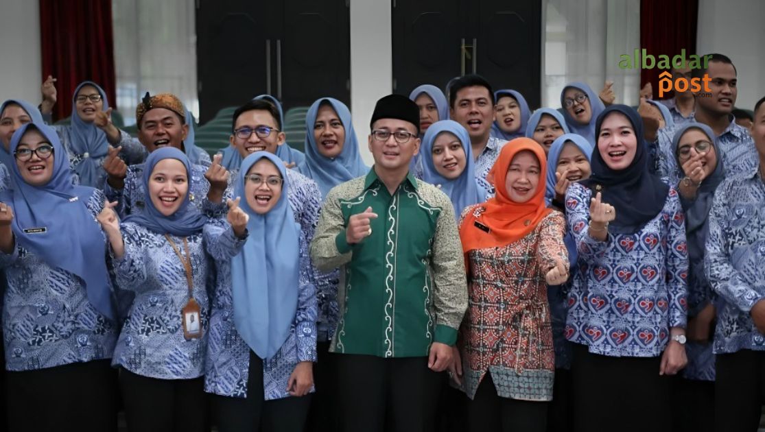 Bupati Tasikmalaya Cecep Nurul Yakin melantik pengurus DPC IPeKB Kabupaten Tasikmalaya periode 2025-2029 di Pendopo Baru.