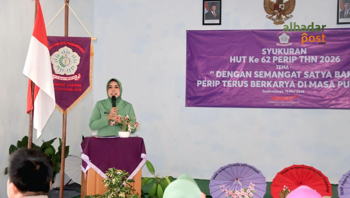 Suasana peringatan HUT PERIP ke-62 di Aula PEPABRI Kota Tasikmalaya dengan paduan suara dan kebersamaan anggota purna tugas.