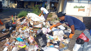 Tumpukan sampah di Kota Tasikmalaya saat sukwan mogok kerja dan DPRD mendesak solusi cepat dari pemerintah.