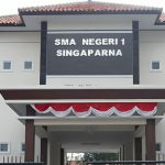 Bupati Tasikmalaya Dr Cecep Nurul Yakin saat memberikan pernyataan tentang Sekolah Maung SMAN 1 Singaparna dan pendidikan unggulan.