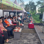 Pemantauan hilal Zulhijah 1447 Hijriah di Gunung Putri Lapas Banjar menggunakan teropong saat cuaca mendung tebal.