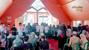Peserta Chef Halal dari pesantren dan SMK menampilkan sajian kuliner halal di Rest Area Karangkamulyan Ciamis.