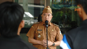 Bupati Garut Abdusy Syakur Amin melepas kontingen Persigar Garut menuju putaran nasional Liga 4 di Pasuruan