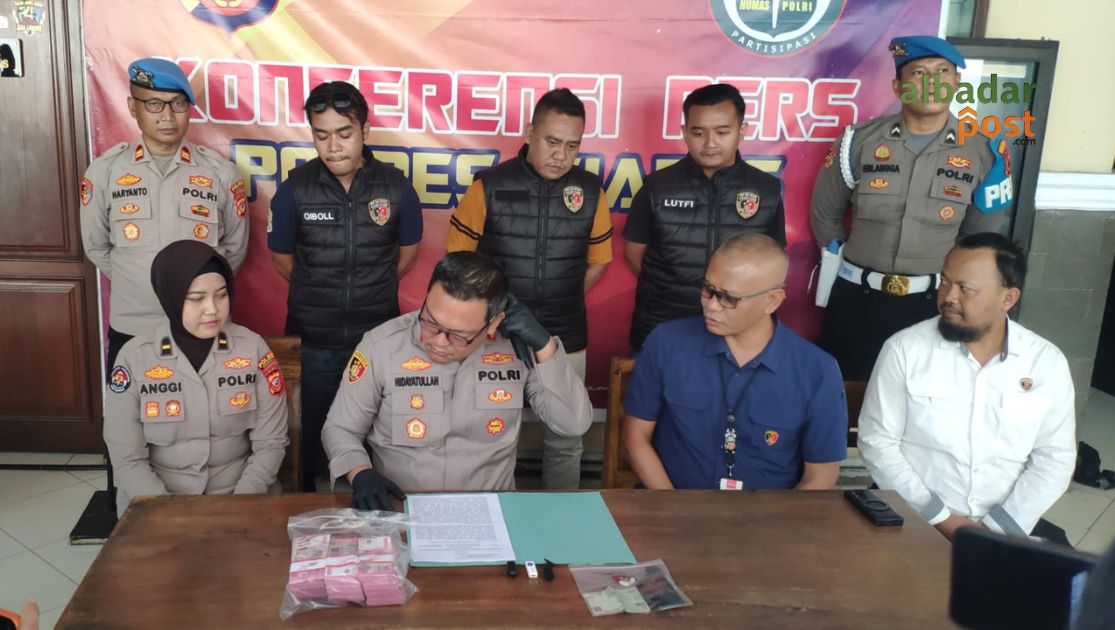 Konferensi pers Polres Ciamis terkait kasus penipuan hibah palsu Rp33 miliar dan uang mainan pecahan Rp100 ribu
